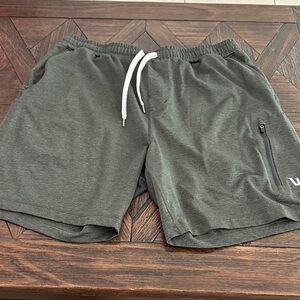 Vuori Barren Explorer Short 8” Kale Green Men’s Large Classic Fit 4-Way Stretch